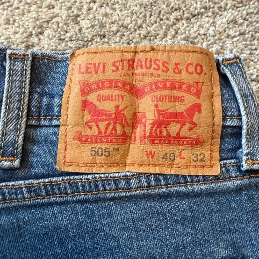 Levis 505 Regular Fit Straight Leg Jeans Mens 40x32 Medium Wash Blue Denim